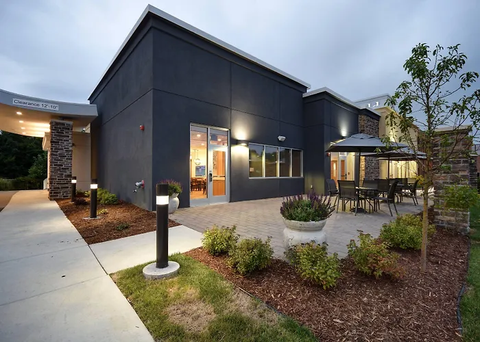 Fairfield Inn & Suites By Marriott Milwaukee North Glendale