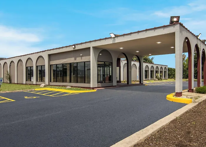 Hometowne Studios By Red Roof And Conference Center Chicago - N Aurora Naperville North Aurora