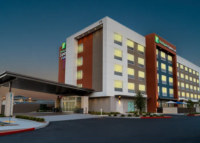 Holiday Inn Express&Suites - Las Vegas - E Tropicana by IHG