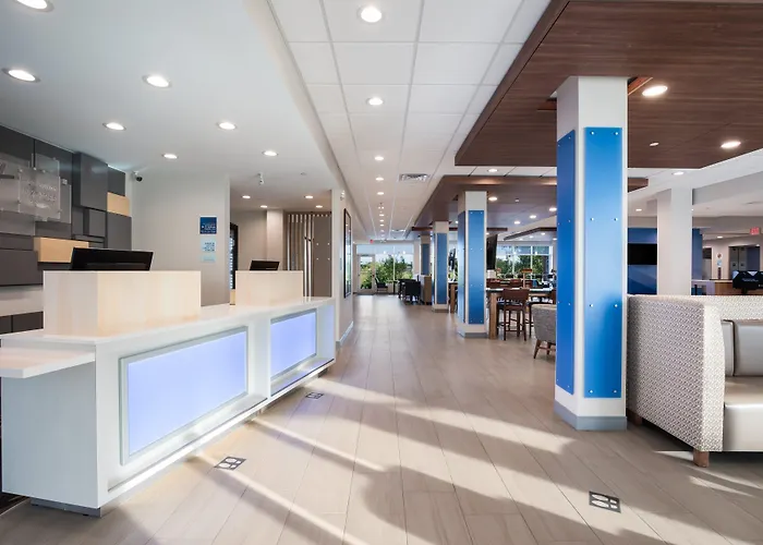 Holiday Inn Express & Suites Chicago - Hoffman Estates By Ihg