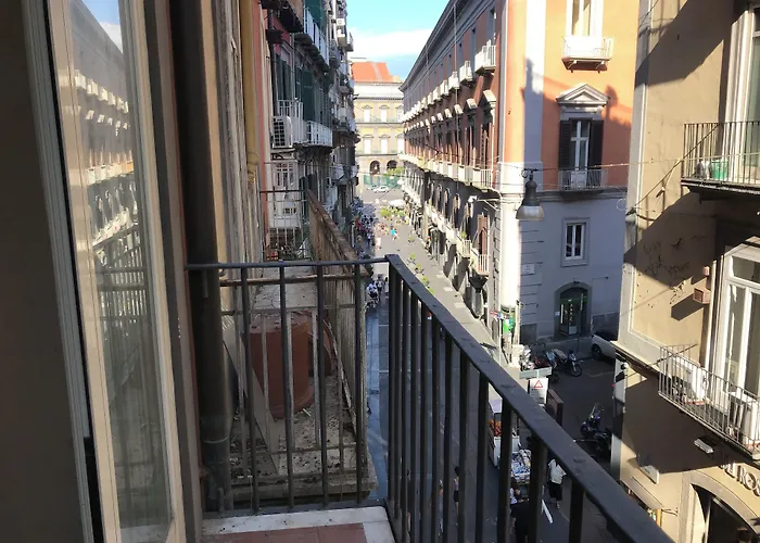 Base Napoli Plebiscito Bed & Breakfast