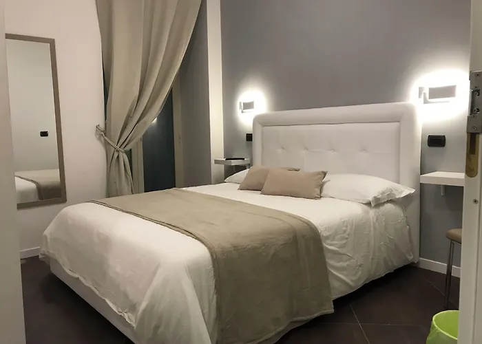 Base Napoli Plebiscito Bed & Breakfast