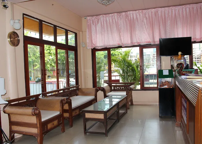 Oyo 75409 Premium The Family Hotel เชียงใหม่