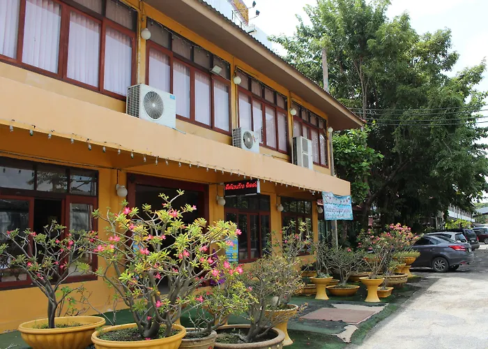 Oyo 75409 Premium The Family Hotel เชียงใหม่