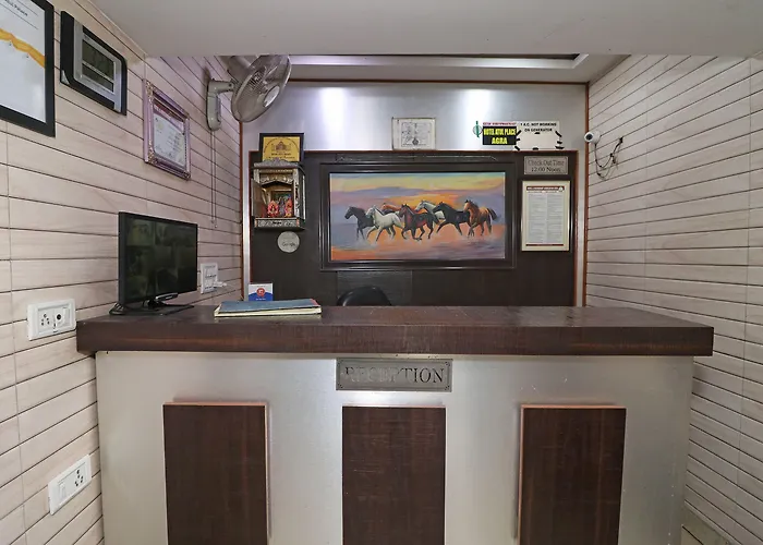 Oyo 24723 Hotel Atul Palace Agra 