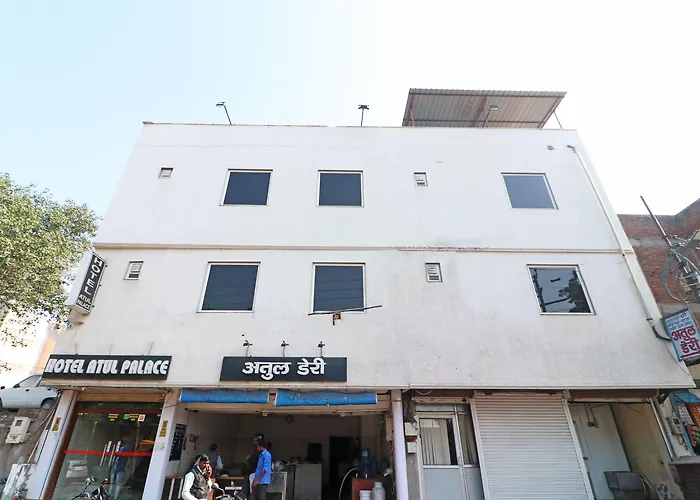Oyo 24723 Hotel Atul Palace Agra 