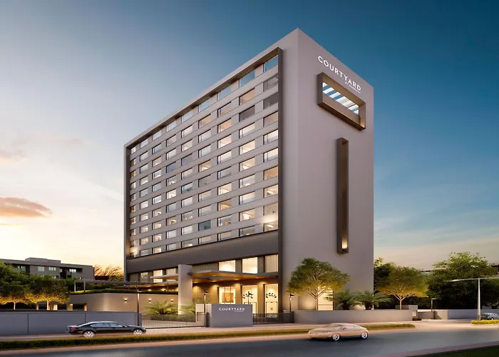 Courtyard By Marriott Vadodara