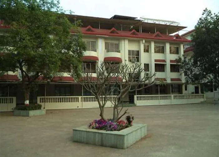 United 21 Retreat, Lonavala Hotel