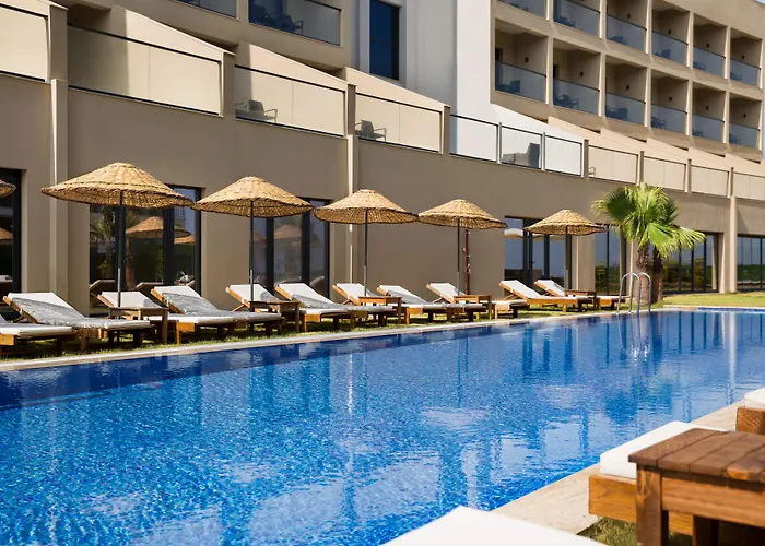 Ramada By Wyndham Cesme Otel