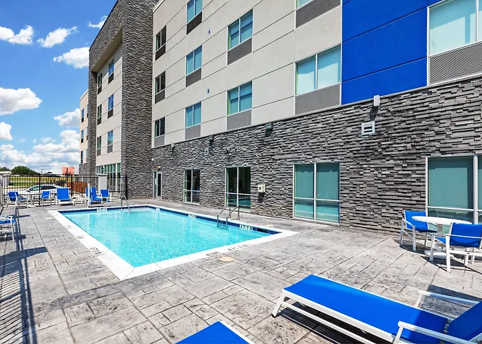 Holiday Inn Express & Suites - Denton - Sanger By Ihg