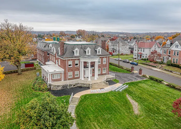 The Grandeur Estate Hotel Greensburg