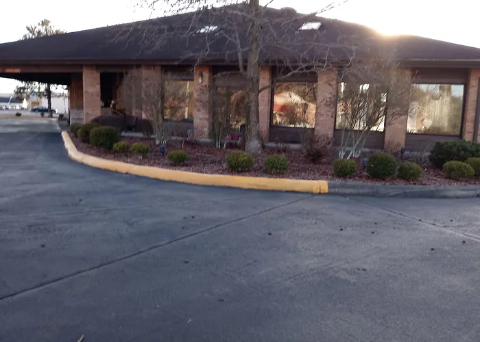 New Martinsville Inn
