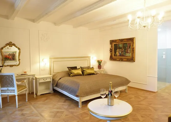 Spa Beerland Chateaux - U Zlate Hrusky / At Golden Pear Prague
