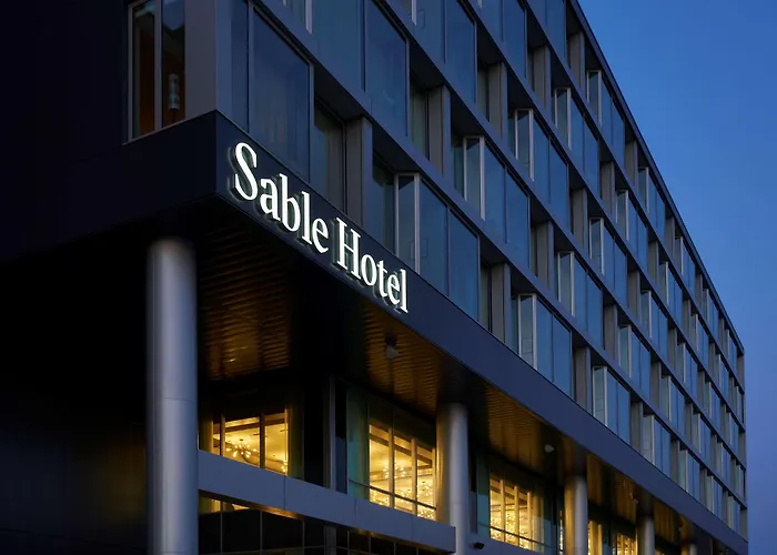 Hotel Sable At Navy Pier Chicago, Curio Collection By Hilton
