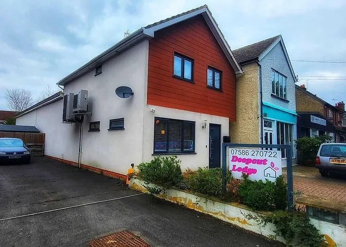 Deepcut Lodge Bed & Breakfast Self Service Camberley