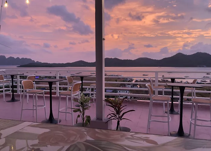 Sunburn Suites And Rooftop Bar Coron