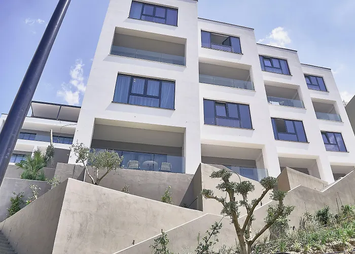 Azar Luxury Suites Vlorë