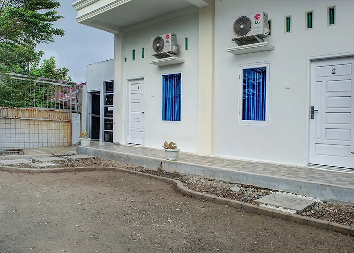 Oyo 3266 Alifah Residence Syariah Padang 