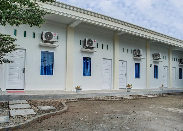Oyo 3266 Alifah Residence Syariah Padang 
