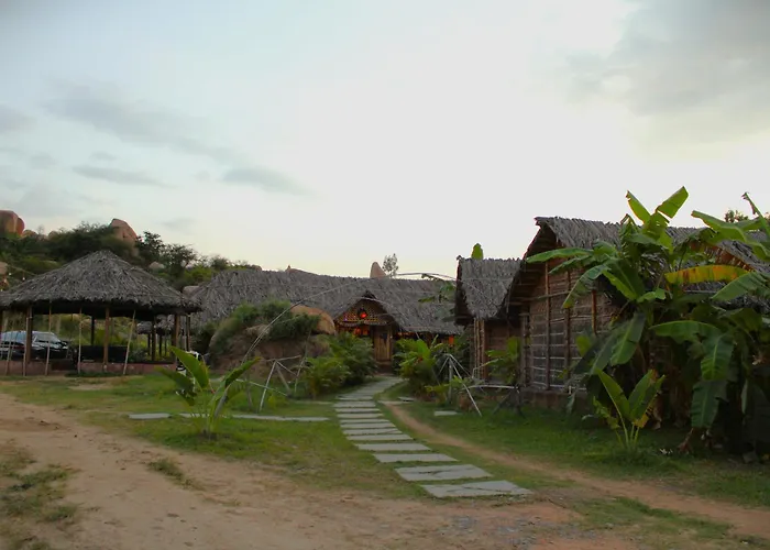 Rocky Meadows Resort Hampi