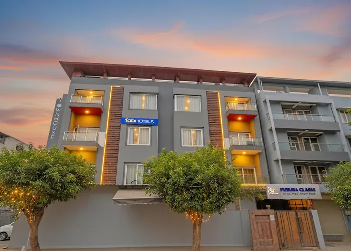 Fabhotel The Tuesday Suits- Opposite To Delhi Public School Noida
