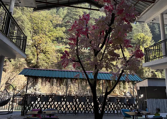 Hom House Of Mannmauji Riverside Kasol