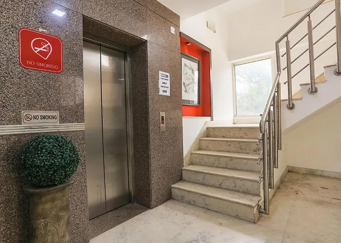 Fabhotel All In One Delhi 