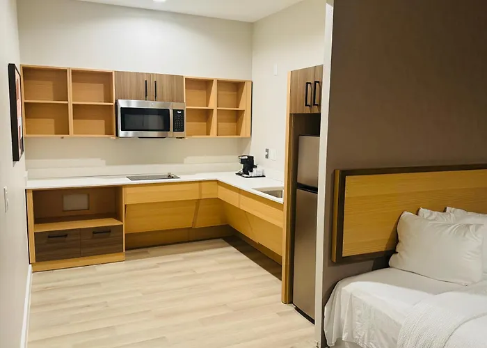 Best Western Plus Pearland/Houston Medical Center Hotel