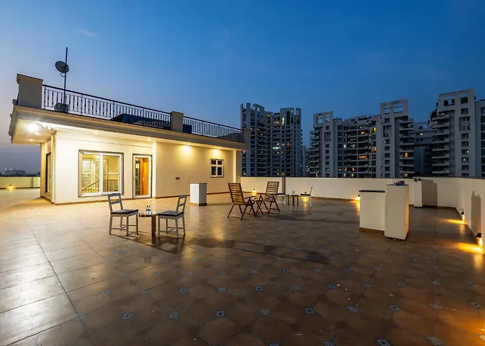 Hotel Exotica Avenue - Business-Friendly Stay, Golf Course Road, Cyberhub, One Horizon Center & Metro Gurgaon