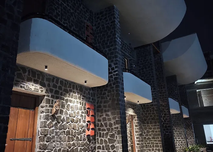 Clarks Exotica, Mandu Hotel