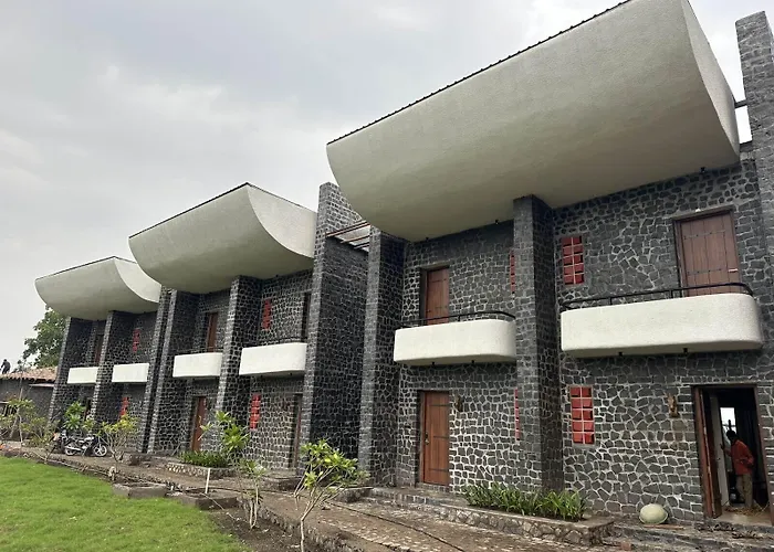Clarks Exotica, Mandu Hotel