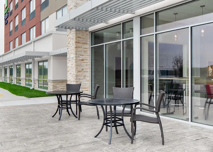 Holiday Inn Express & Suites - Elkhorn - Lake Geneva Area By Ihg