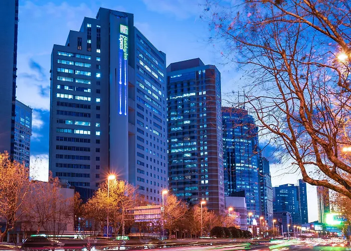 Holiday Inn Express Qingdao City Center By Ihg