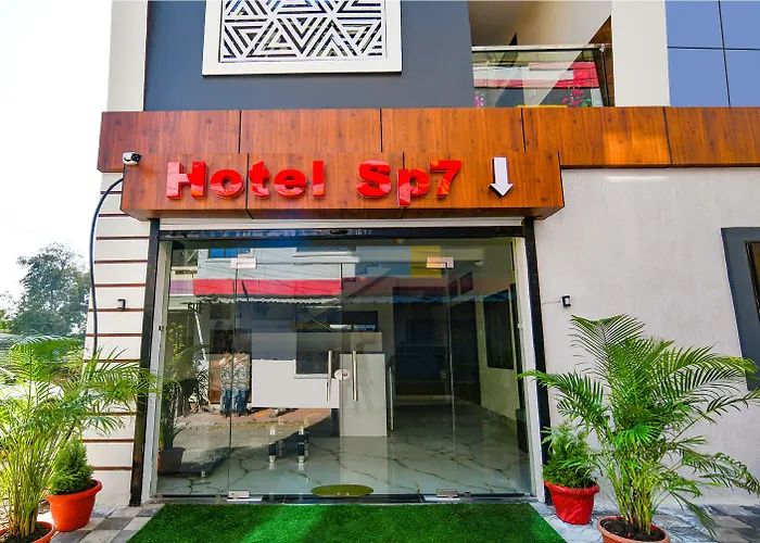 Fabexpress Sp7 Hotel Indore