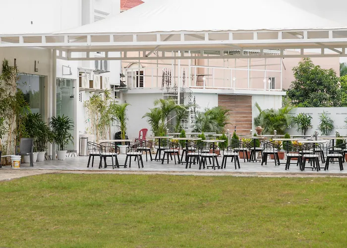 Hotel Caesars Palace Bhopal