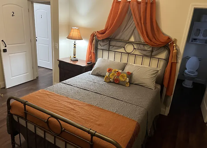 Holland Farmhouse Inn B&B