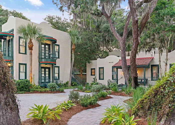 Village Inn And Pub St. Simons Island