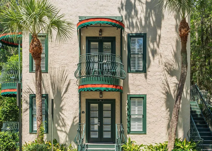 Village Inn And Pub St. Simons Island