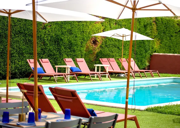 Logis Hotel La Goutte D'eau Pernes-les-Fontaines