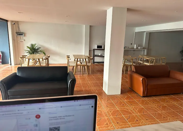 Montana Hotel & Hostel Phuket Karon