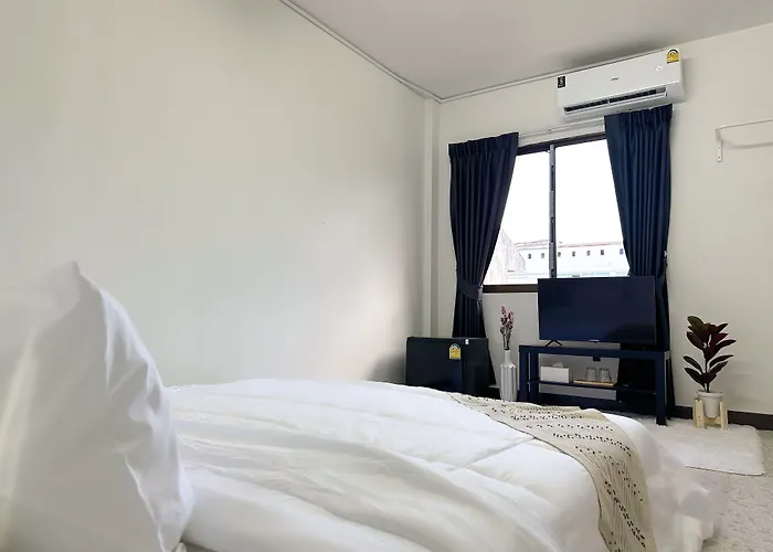 Montana Hotel & Hostel Phuket Karon