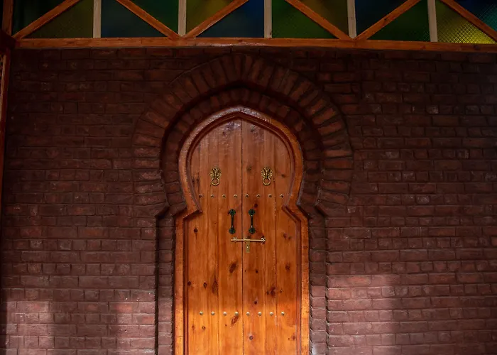 Black Sheep Bed & Breakfast Kargil
