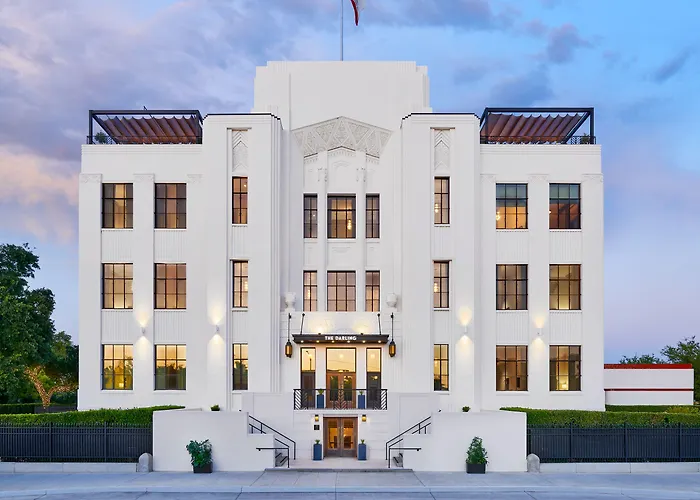 The Darling Hotel Visalia