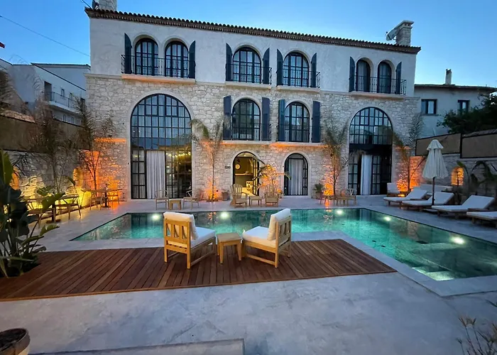 Rhea Alacati Boutique Hotel