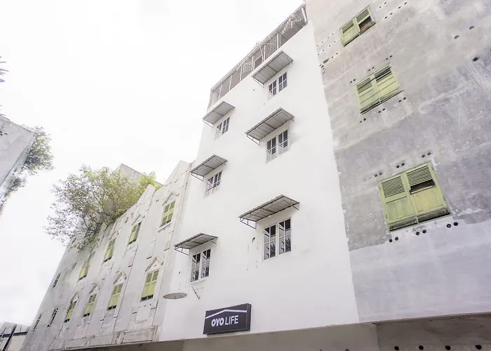 Oyo Life 2366 Gatsu Kost Hotel Medan