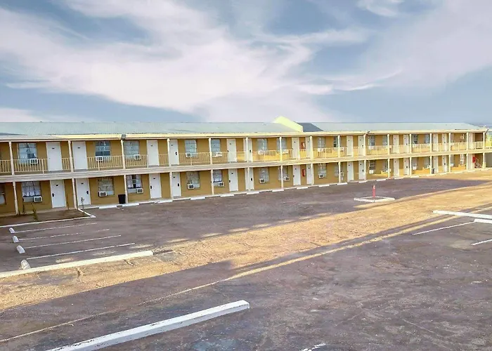 Super 8 By Wyndham Blythe Hotel
