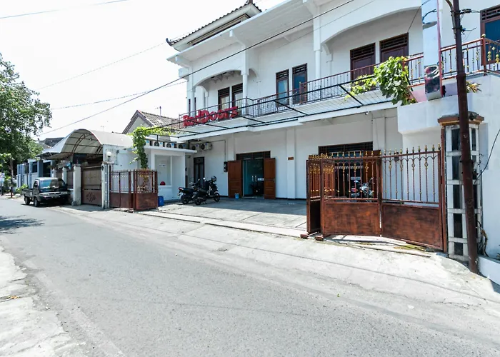 Reddoorz Near Puro Mangkunegaran Surakarta 