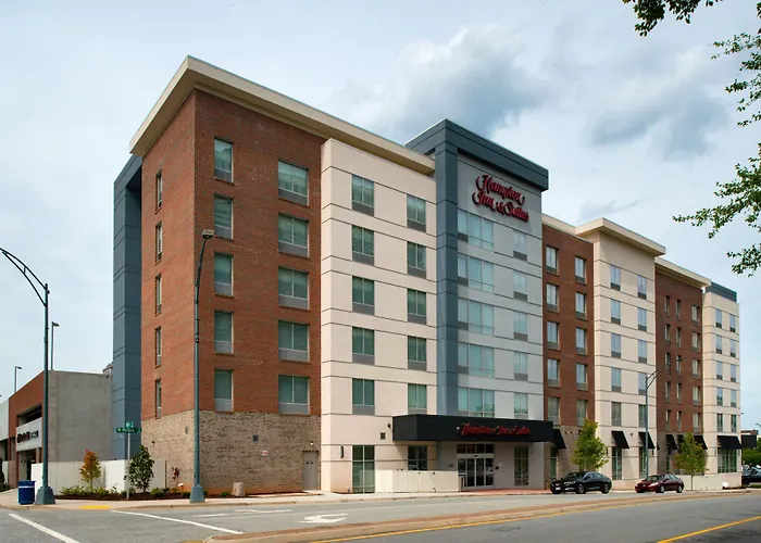 Hampton Inn And Suites Greensboro Downtown