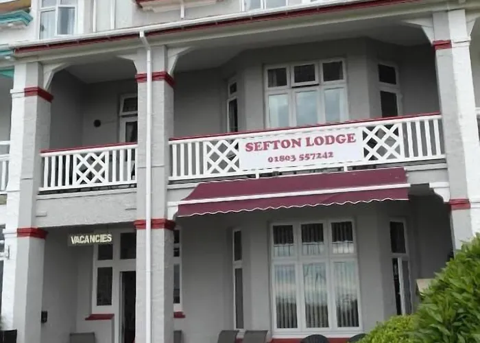 Sefton Lodge Seafront ,Panoramic Sea View Ensuite Balcony Rooms Available, Guest Garden Paignton