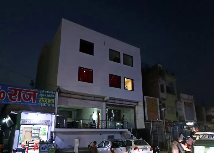 Oyo 22979 Saffron Hotel Mathura